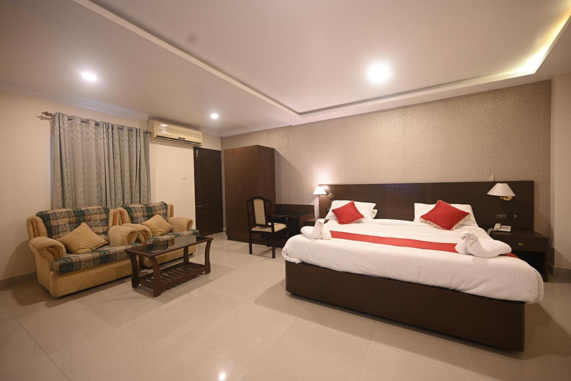 Hotel Bhagavath Gardens Chengannur Экстерьер фото